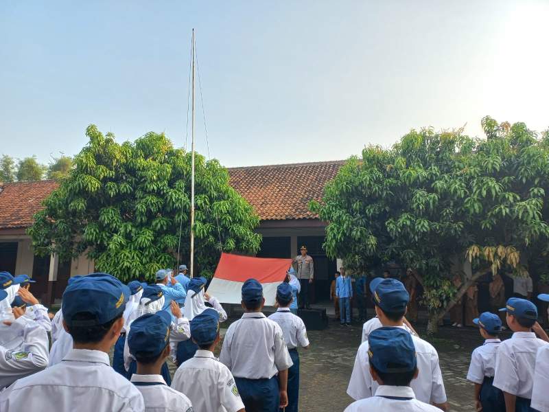 Kapolsek Cikupa Jadi Pembina Upacara di SMAS Nurul Hidayah, Tekankan Disiplin dan Bahaya Narkoba