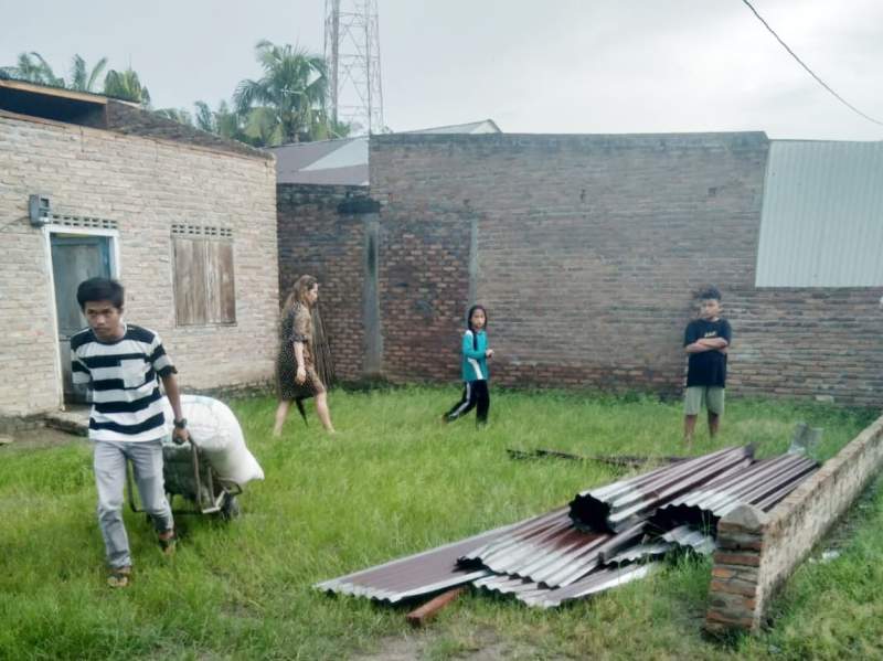 Seratusan Rumah di Sergai Porak Poranda Diterjang Angin Puting Beliung