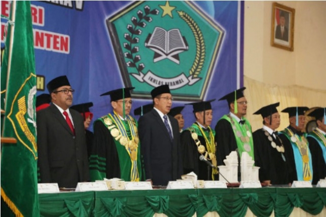 Rano Karno dalam acara Wisuda Sarjana dan Pascasarjana Institut Agama Islam Negeri (IAIN) Sultan Maulana Hasanudin Banten (SMHB) Tahun 2015, di Aula Utama Prof Sjadli Hasan IAIN SMHB Serang, Selasa (16/06).
