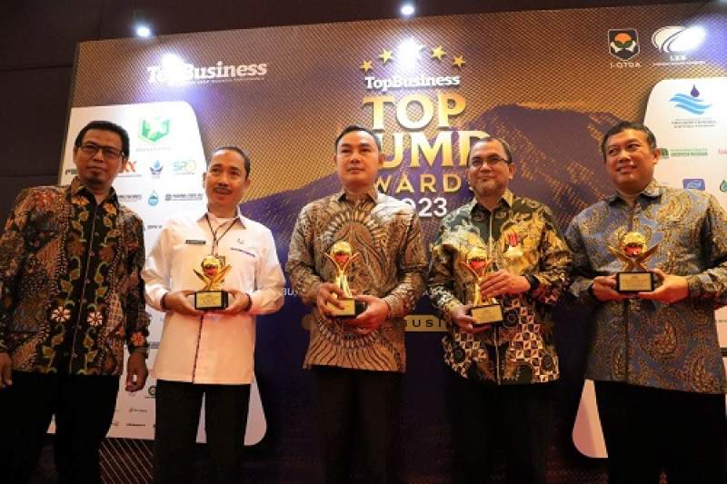 Direksi PERUMDAM TKR bersama dengan jajaran Dewas dan Wakil Bupati Tangerang