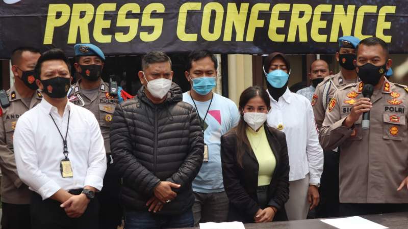 Wanita Pemaki Petugas Penyekatan di Cilegon Minta Maaf