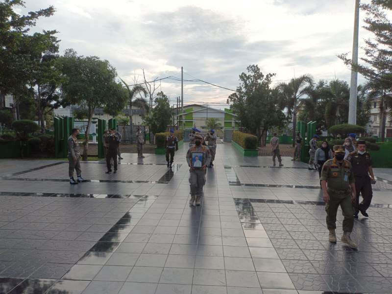 Almarhum Drs. H. Hudarni Rani, SH Dimakamkan di Taman Makam Pahlawan Pawitralaya