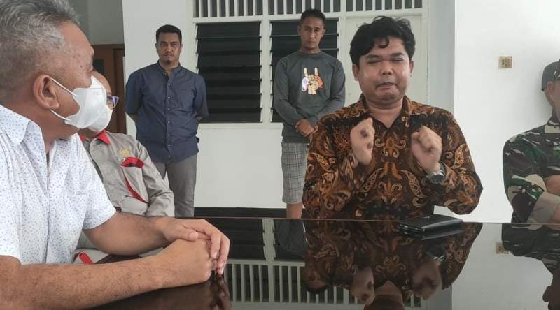 Gebrak Meja, Sekdes Budimulya Geram Pabrik Kimia PHK Sepihak Warganya