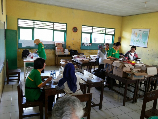 Gandeng PMI Tangsel, IKA FK UNAIR Adakan Pengobatan Gratis