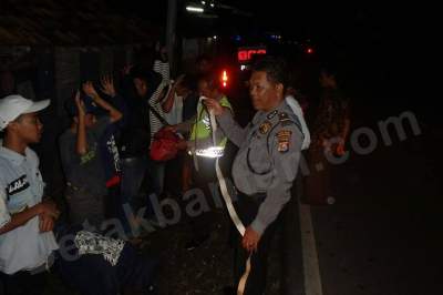 Polisi mengamankan pemuda yang kedapatan membawa sajam