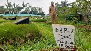 Makam Mr X di TPU Babakan, Kota Tangsel.