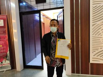 warga telaga Bestari Surati camat & bupati