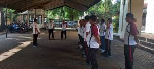 Polsek Panongan Bersih - bersih Tempat Ibadah