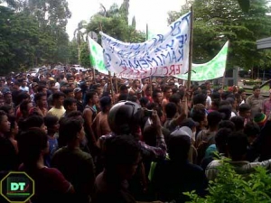 Demo Pedagang Pasar Induk Tanah Tinggi