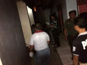 TKP pembunuhan bos mie ayam di di Gg.Kartini Rt 04/08 No 9,Kelurahan Cipondoh,Kecamatan Cipondoh, Kota Tangerang. 