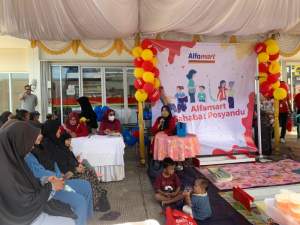 Peringati Hari Gizi Nasional, Alfamart Gelar Posyandu di 35 Kota/Kabupaten