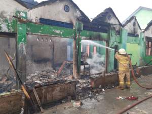 Damkar Pos Kronjo Tangani Kebakaran PonPes Mutiara Bangsa di Gunung Kaler