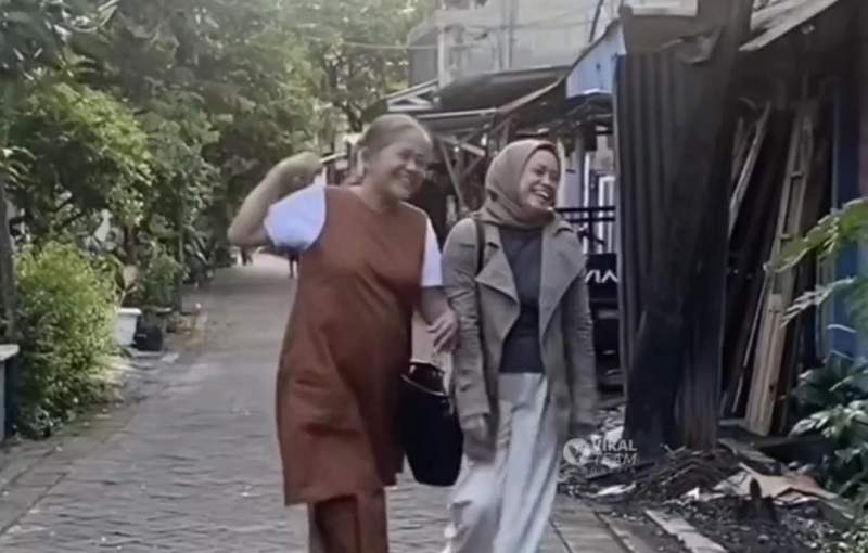 VIDIO: Momen Bahagia Dua Sahabat Semasa SMA Dipertemukan Kembali Setelah 30 Tahun