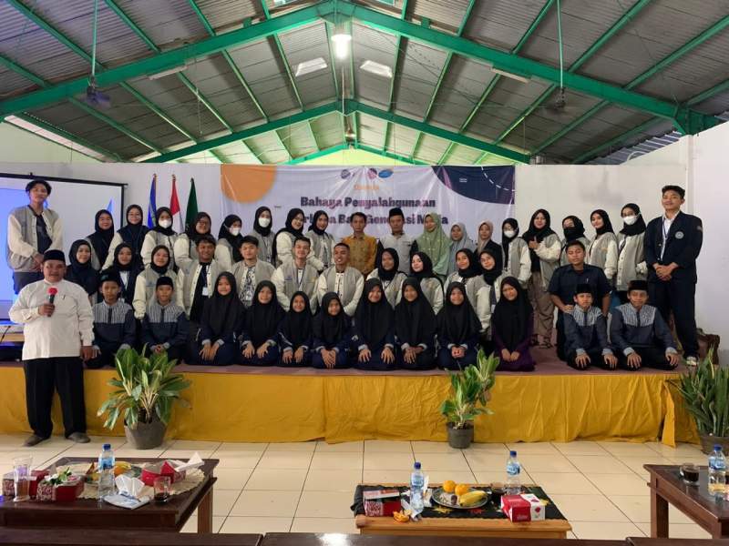 Ponpes At-Tadzkir Nur Ghazali Support KKN UMT Desa Karet Gelar Seminar