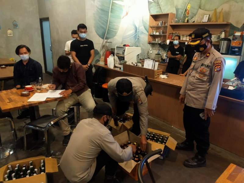 Ratusan Botol Miras Diamankan