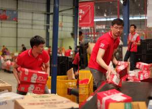 Ilustrasi pengemasan atau packing di layanan JD.ID.