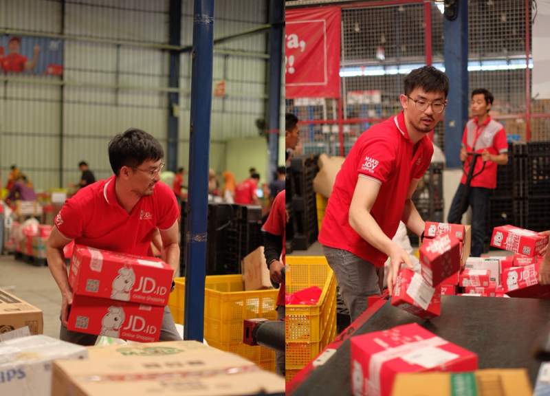 Ilustrasi pengemasan atau packing di layanan JD.ID.