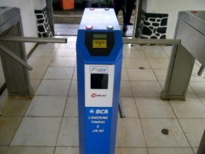Serpong- Stasiun Rawa Buntu Tambah Mesin Gate In &amp; Out Flazz BCA, Jum'at (17/1)DT