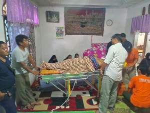 Rumah pengusaha rental mobil tewas gantung diri.