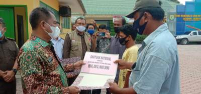 Bupati Sergai Serahkan Bantuan Korban Puting Beliung