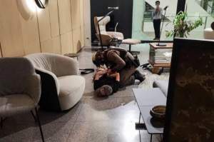 Polisi tangkap remaja pelaku penembakan di mal Siam Paragon, Bangkok, Thailand, Selasa (3/10/2023) (Handout via REUTERS)