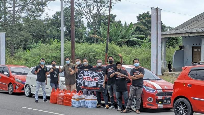 Agya Ayla Holic Bangka Berbagi Takjil