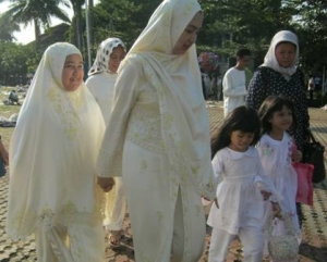 Airin Jadilah Ibu Rakyat Tangsel