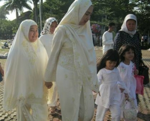 Airin Jadilah Ibu Rakyat Tangsel