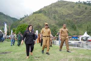 Penjabat Gubernur Sumatera Utara, Hassanudin didampingi Bupati Karo, Corry Sebayang meninjau lokasi Aquabike World Championship Lake Toba 2023.
