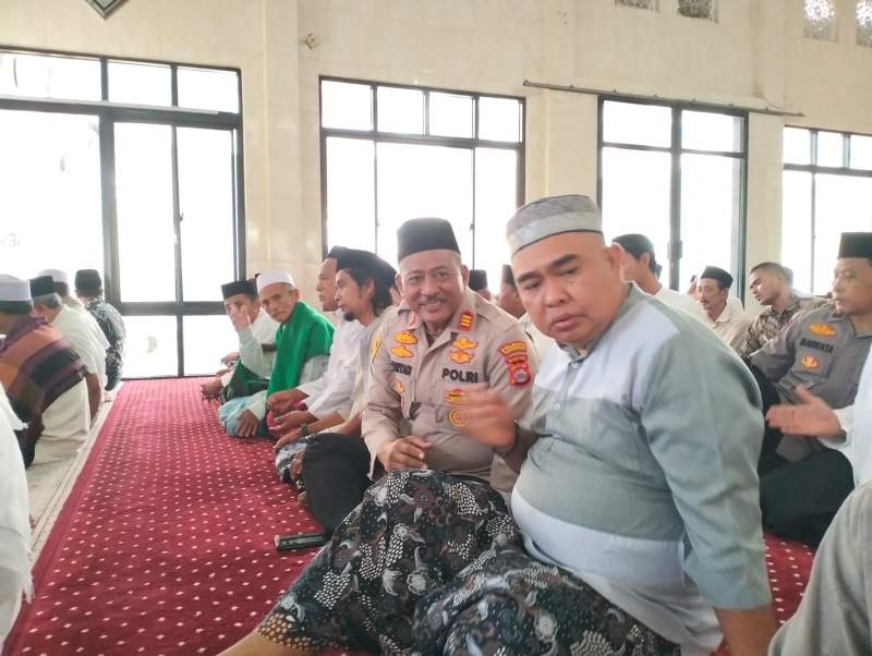Kapolsek Kresek Sampaikan Pesan Kamtibmas Usai Solat Jumat Berjamaah