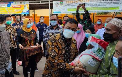 Warga Cilegon Dapat Bantuan 10 Kilogram Beras