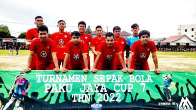 Kesebelasan Golok Setan maju keputaran tiga Pakujaya Cup setelah menumbangkan Sekwan FC 2-0.