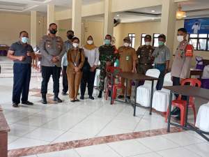 Kapolsek Pasar Kemis Cek Kesiapan Lokasi Vaksinasi Merdeka