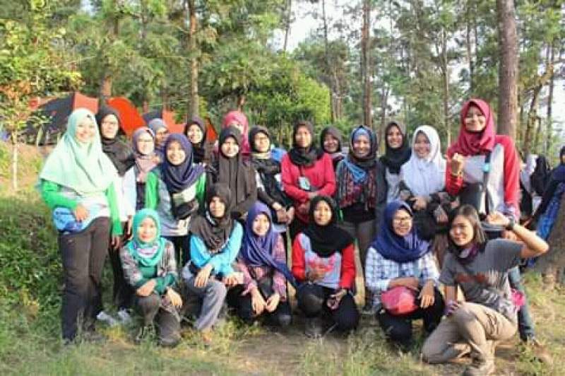 HUT RI 74, Petualang Perempuan Indonesia Akan Kibarkan Merah Putih Di Tebing Ujung Kulon