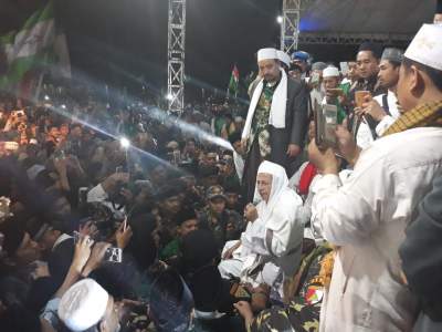 Gelar Haul Akbar, Ribuan Nahdiyin Zikir Bareng Habib Lutfi