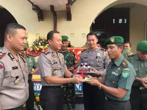HUT Bhayangkara ke-72 Kapolres Serang Dapat Kejutan Dari Dandim 0602/Serang