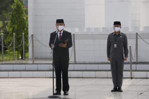 Kenang Jasa Pahlawan, H Mad Romli Tabur Bunga di Makam Raden Arya Wangsakara