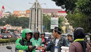 SEMMI Tangsel bagikan makanan 