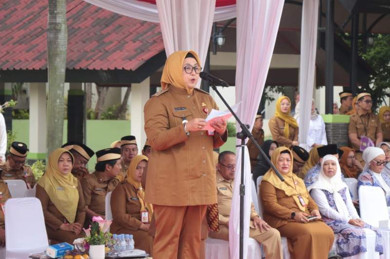 Hj Intan Pimpin Upacara Peringatan Hari Koperasi