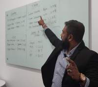 Kang Tamil saat merilis hasil survey Capres 2024. 