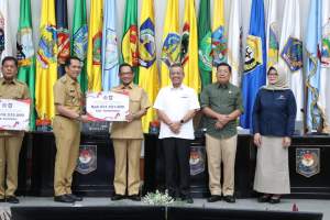 PJ Bupati Tangerang Terima Penghargaan dari Mendagri