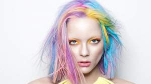 Tips Mewarnai Rambut di Rumah Tanpa Pergi ke Salon