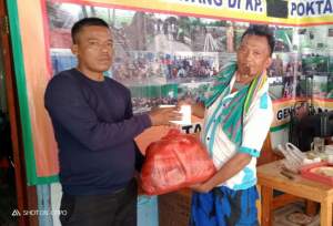 Kena PHK di Pabrik Beralih Jadi Petani, Obo Berikan Bantuan Benih Sayuran