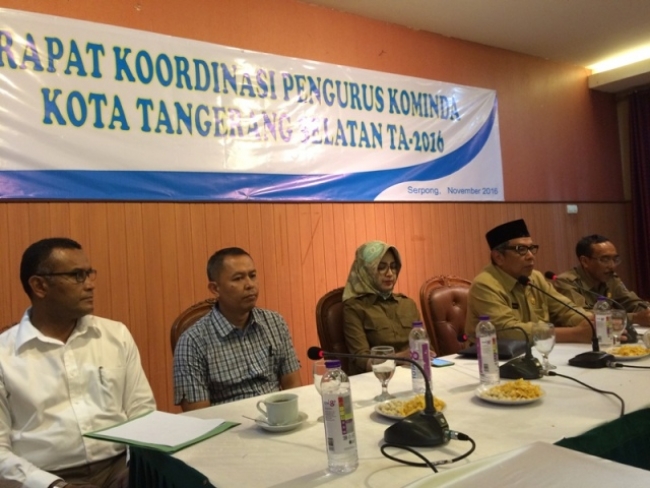 Walikota Tangsel, Airin Rachmi Diany dan Benyamin Davnie saat rapat Kominda 