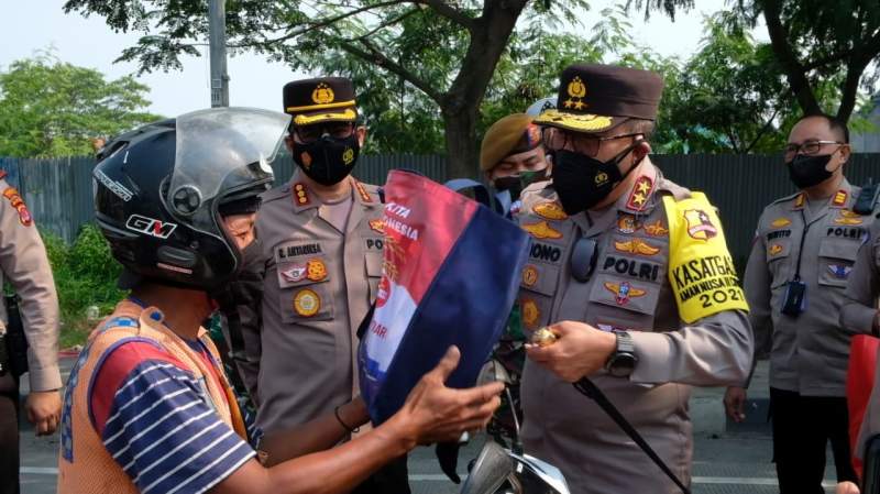 Kakorlantas Polri Tinjau  Posko  Penyekatan Perbatasan Jayanti