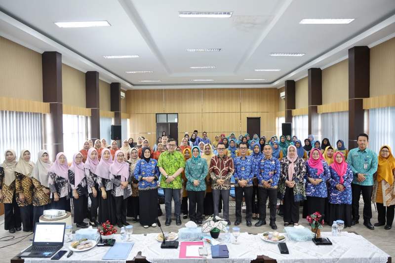 Ketua Tim Pembina Posyandu Provinsi Banten Tinawati Andra Soni Perkuat Kader Posyandu Pada 6 SPM