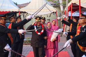 Polres Tanjungbalai Lepas Personel Purna Bhakti dengan Tradisi Pedang Pora