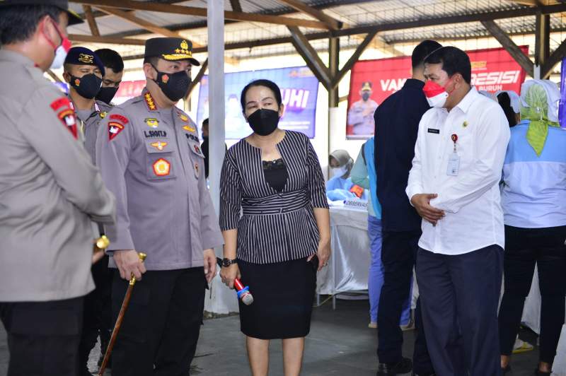 Sekda Dampingi Kapolri Tinjau Vaksinasi Buruh di PT Elite Cikupa