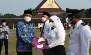 Pimpin Apel Pagi, Mad Romli Serahkan 781 SK CPNS