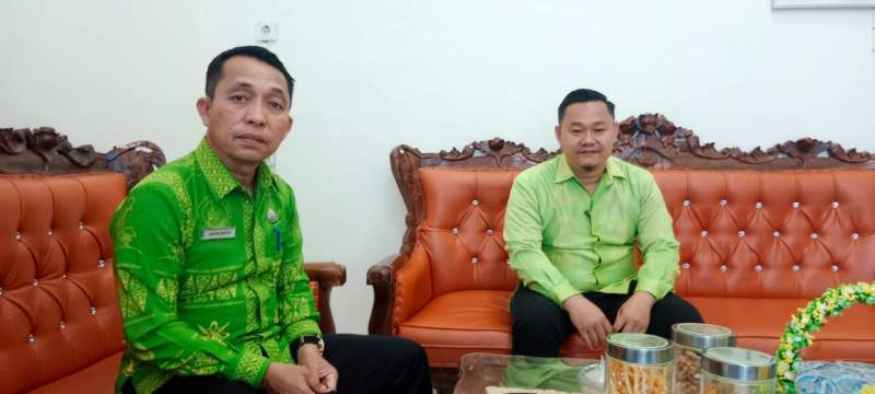 Kadis PUPR Kabupaten Serdang Bedagai, Johan Sinaga didampingi Kabid Jalan dan jembatan, Abdurahman Purba.